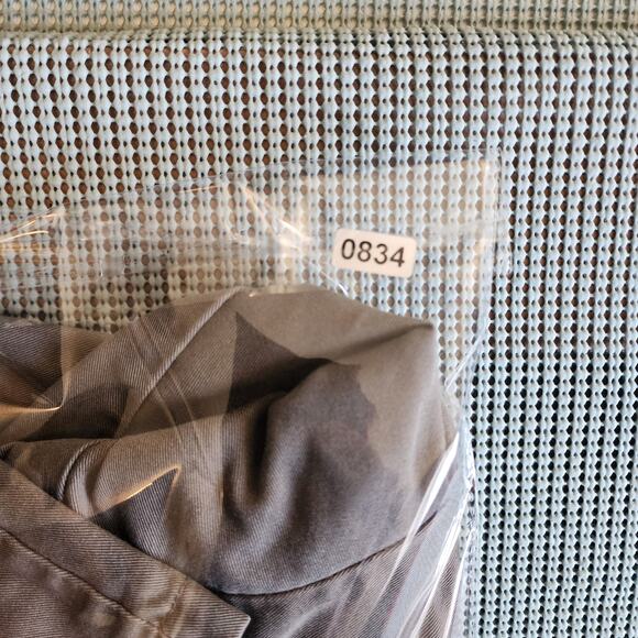 Volcom Men's Medium Gray Long Sleeve Button-Up Shirt Corp Cut Classic Style - Picture 3 of 9